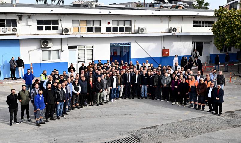 Başkan Uysal belediye personeliyle bayramlaştı