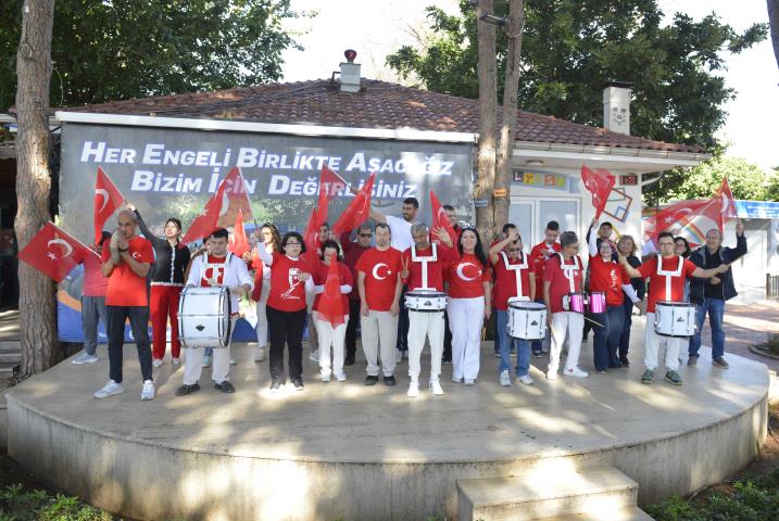 Özel gereksinimli bireylerden Cumhuriyet coşkusu