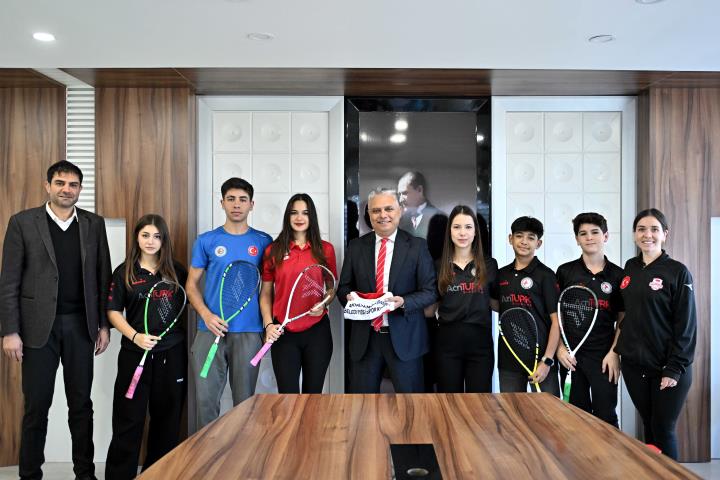 Süper Lig’e ve Milli Takıma uzanan hikaye Muratpaşa’nın squash başarısı 
